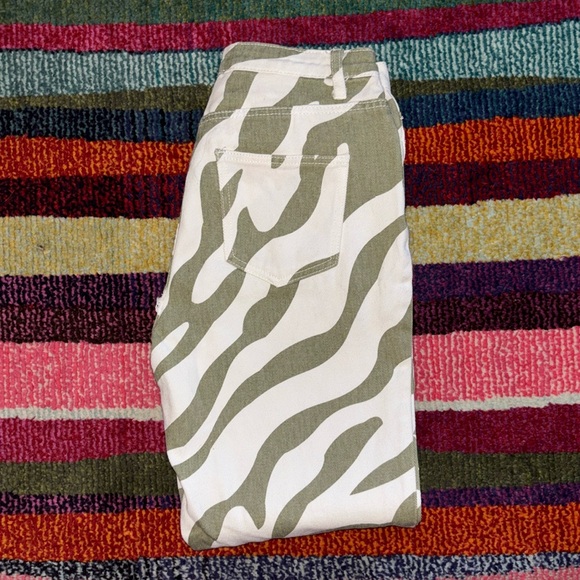 High waisted zebra green and white print pants - Picture 2 of 2